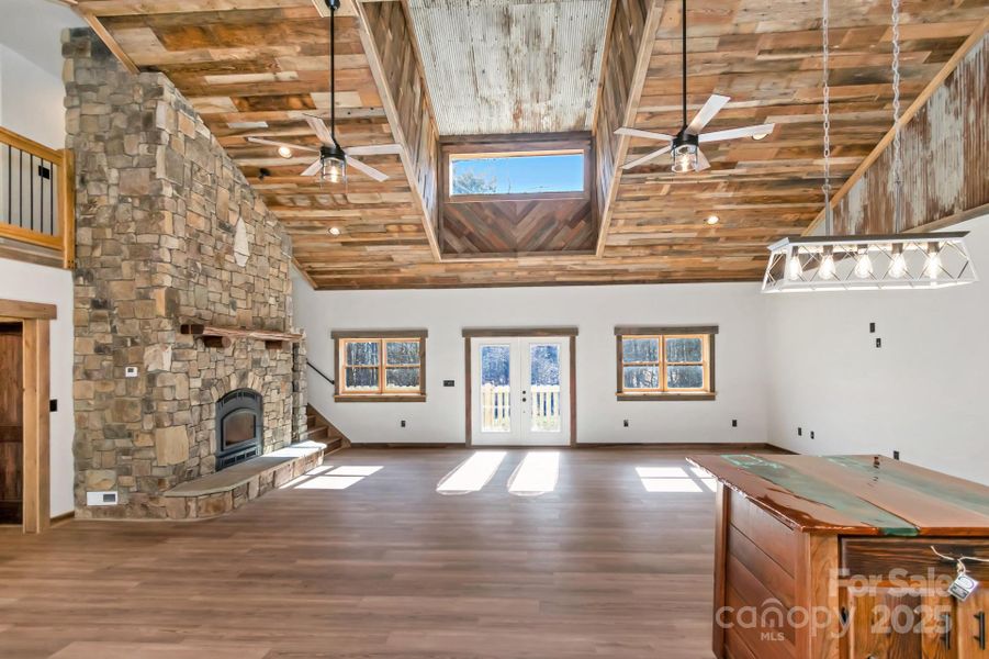 Community amenities in , Laurel Springs (Image 43).