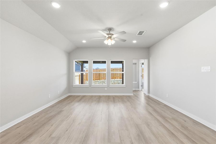 Spacious, unfurnished interior of a new home in Hunters Glen, Jarrell (Image 14).