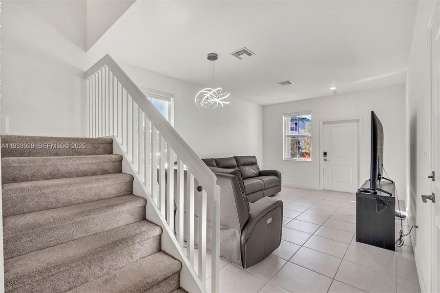 Furnished interior view inside a new home in , Coral Springs (Image 15).