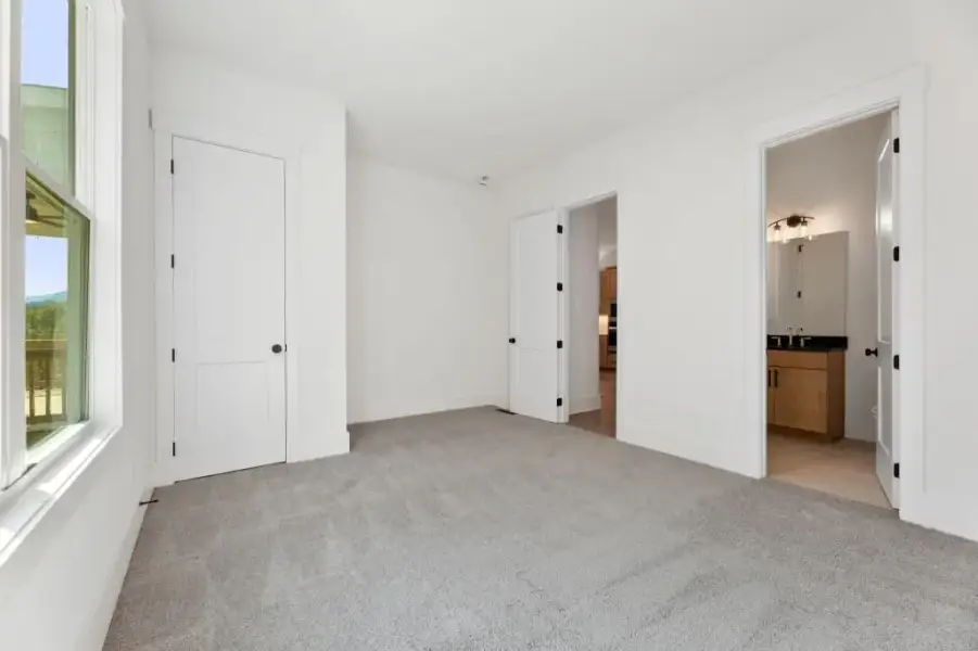 Spacious, unfurnished interior of a new home in Hillshire, Cumming (Image 23).