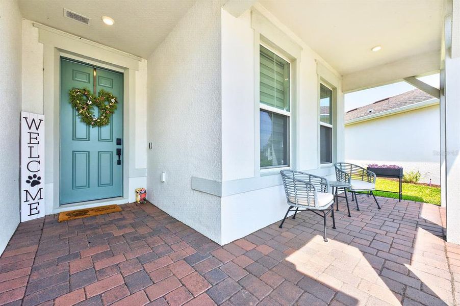 Exterior details and patio area of a home in , Winter Garden (Image 20).