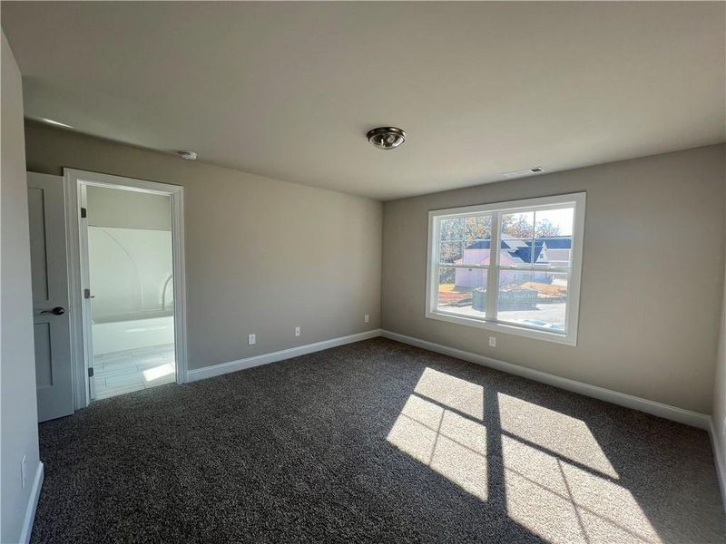 Spacious, unfurnished interior of a new home in , Jefferson (Image 15).