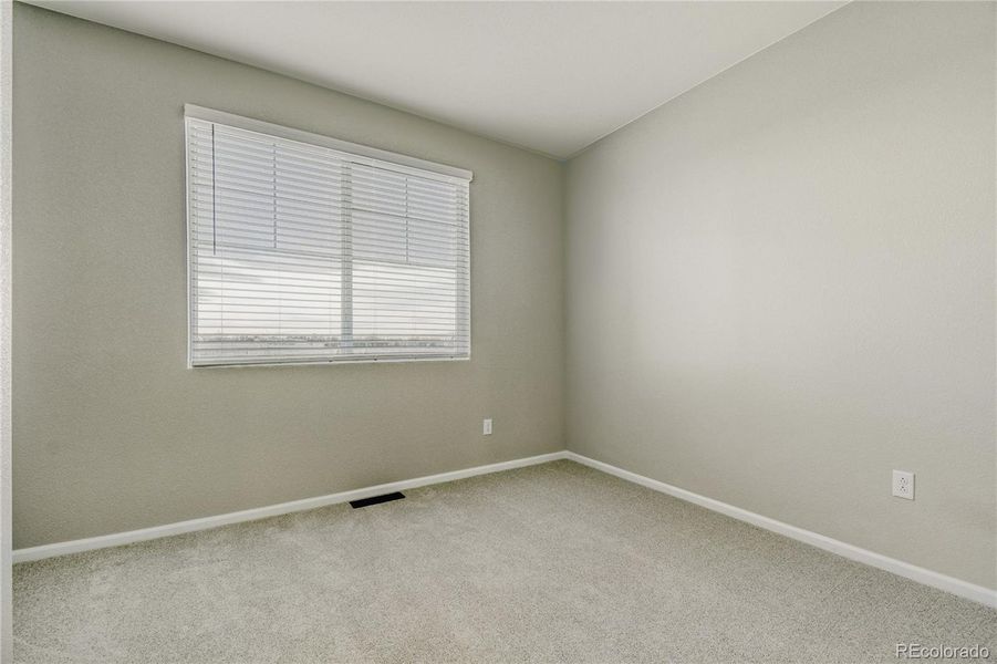 Main floor (en suite) bed room