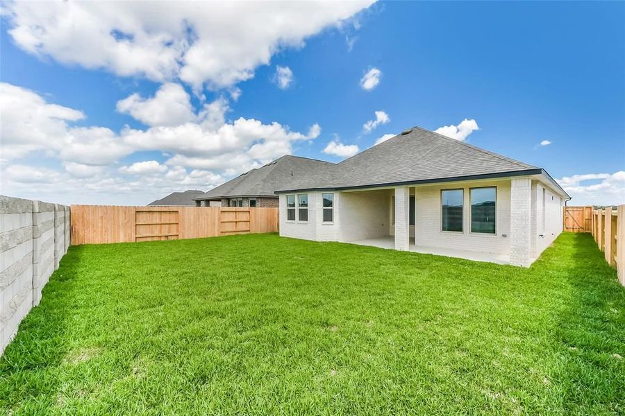 Exterior details and patio area of a home in River Ranch Meadows, Dayton (Image 3).