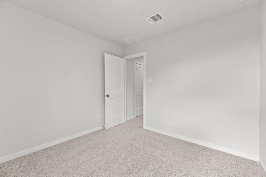 Spacious, unfurnished interior of a new home in Crockett Meadows, Cut and Shoot (Image 9).