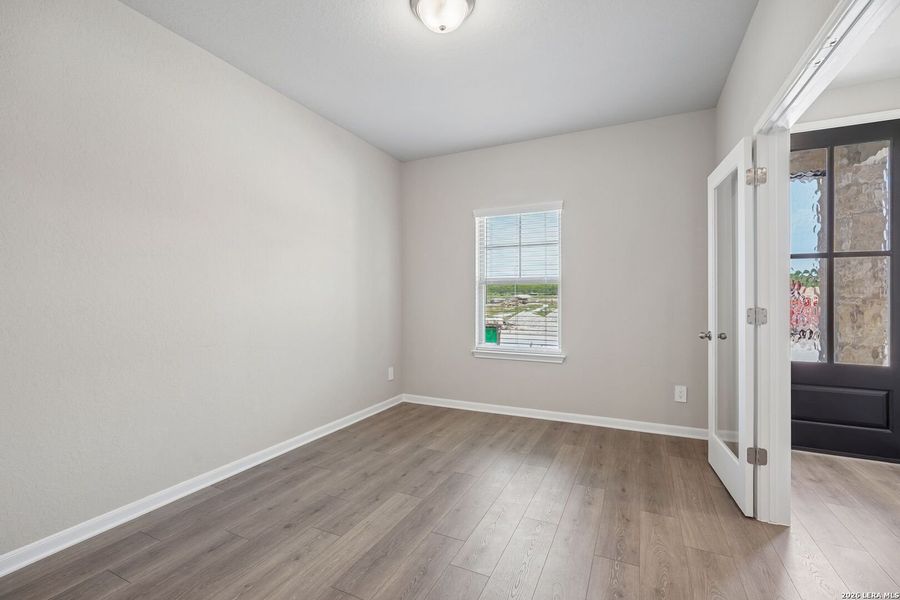 Spacious, unfurnished interior of a new home in Remington Ranch, San Antonio (Image 18).