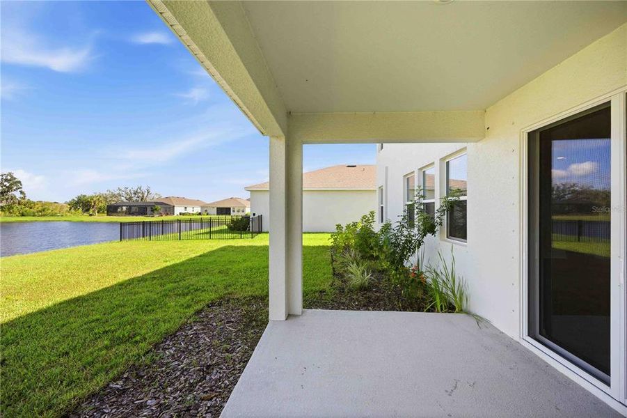 Exterior details and patio area of a home in Coddington, Bradenton (Image 31).
