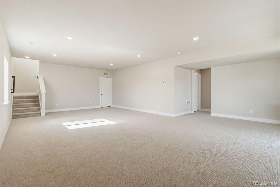 Spacious, unfurnished interior of a new home in Kitchel Lake at Serratoga Falls, Timnath (Image 29).