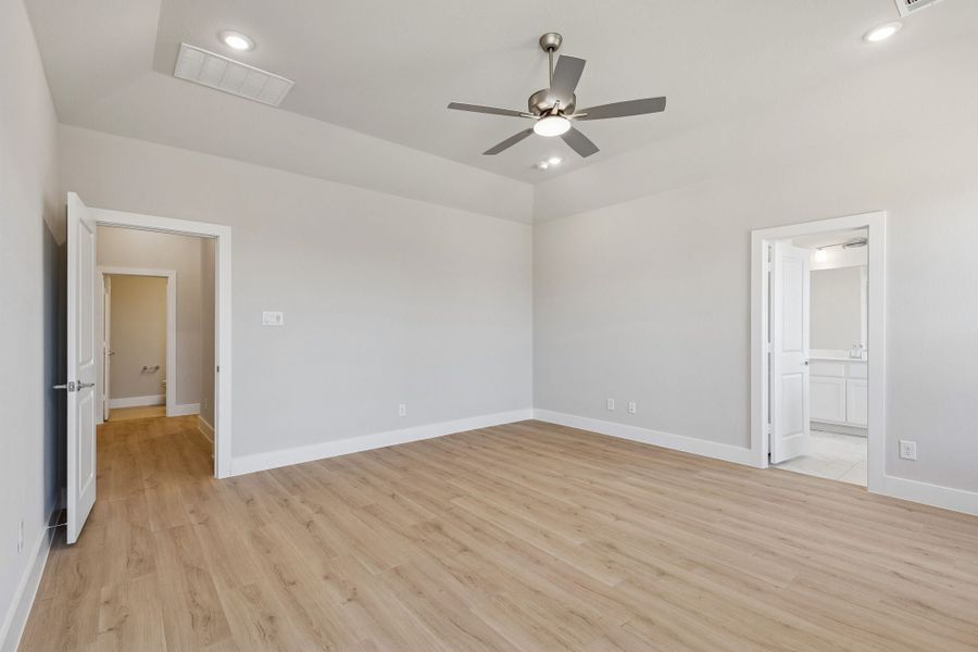 Representative unfurnished interior of a home built from the Halsted by Centre Living Homes in Ellis Ranch Estates, Waxahachie (Image 19).