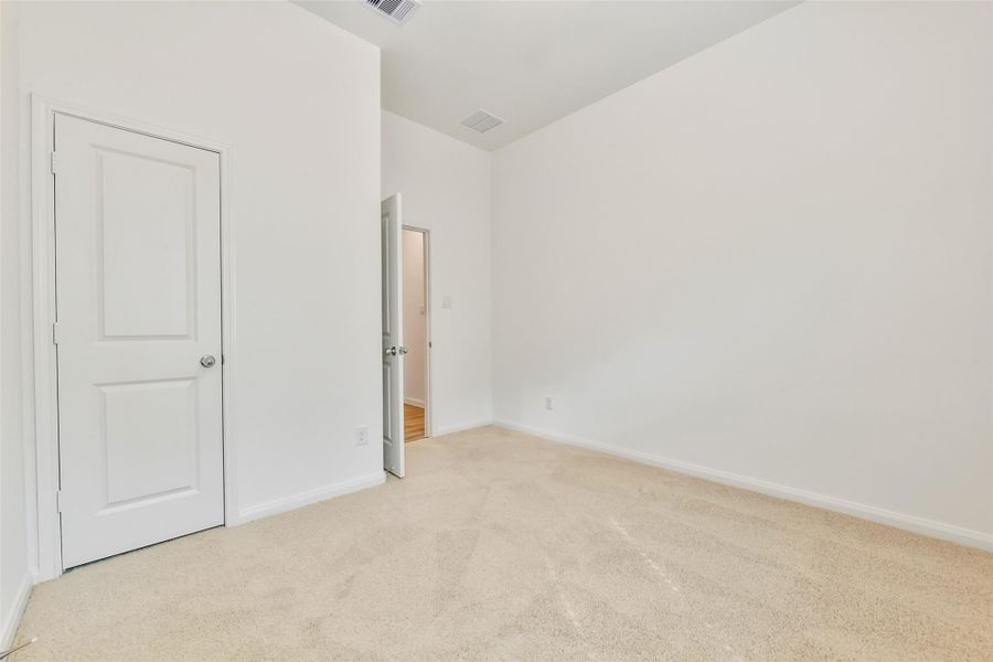 Spacious, unfurnished interior of a new home in King Oaks Village, Baytown (Image 25).