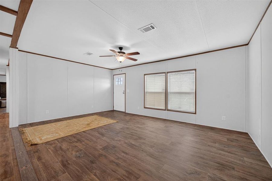 Spacious, unfurnished interior of a new home in , Kaufman (Image 18).