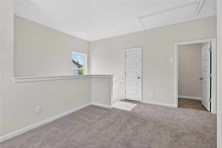 Spacious, unfurnished interior of a new home in North Haven, Rome (Image 14).