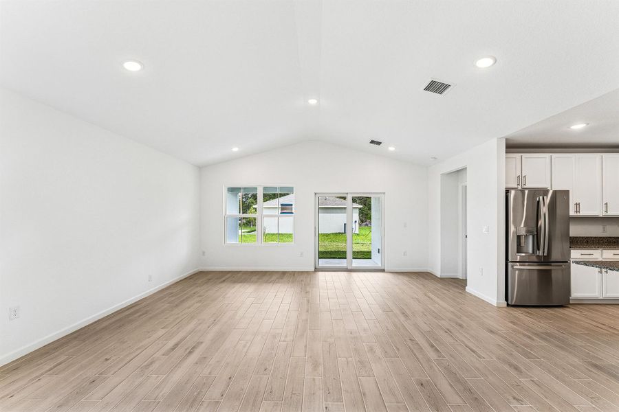 Spacious, unfurnished interior of a new home in , Port St. Lucie (Image 25).