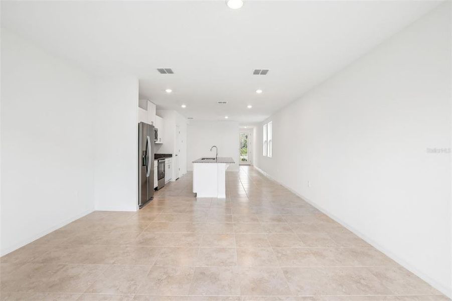 Spacious, unfurnished interior of a new home in Villamar - Classic Series, Winter Haven (Image 14).