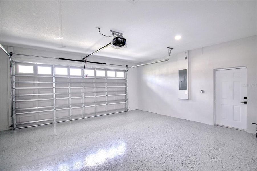 Spacious, unfurnished interior of a new home in , Sebring (Image 28).