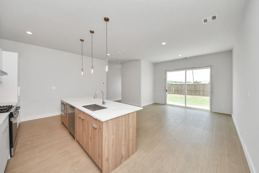 Furnished interior view inside a new home in Alicante, Houston (Image 14).