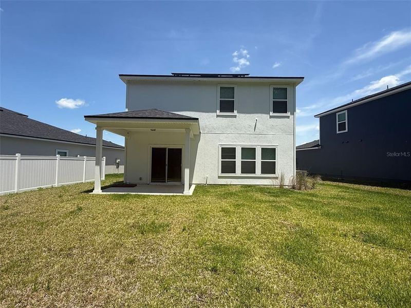 Exterior details and patio area of a home in Dunns Crossing, Jacksonville (Image 15).