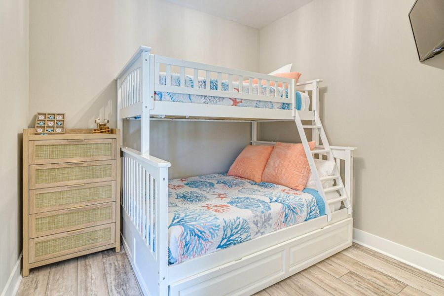 Guest bedroom with bunkbeds and pull-out trundle Guest bedroom with bunkbeds and pull-out trundle