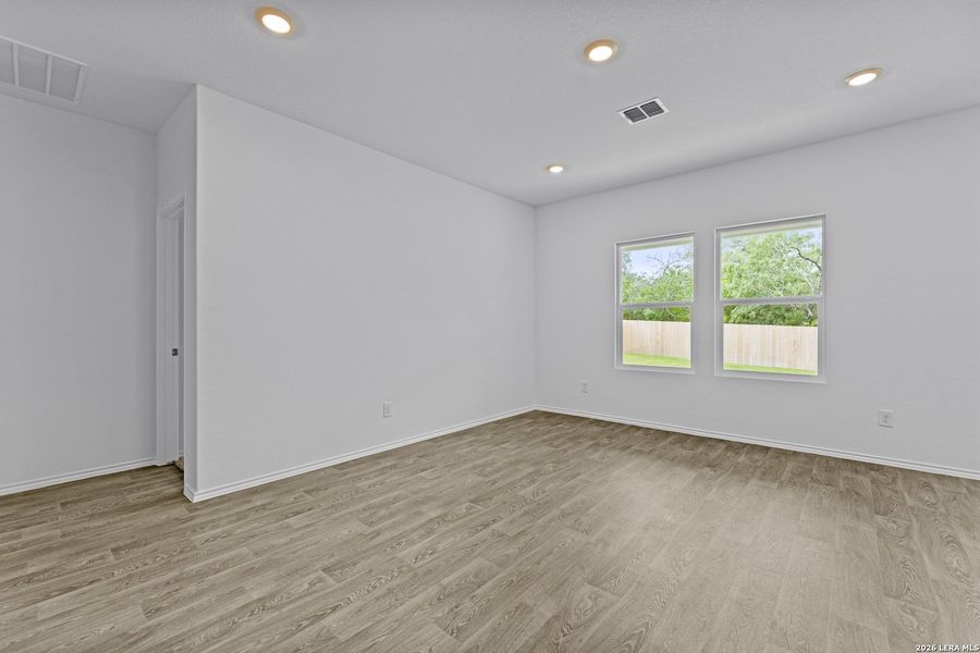 Spacious, unfurnished interior of a new home in Arroyo Ranch, Seguin (Image 17). Spacious, unfurnished interior of a new home in Arroyo Ranch, Seguin (Image 17).