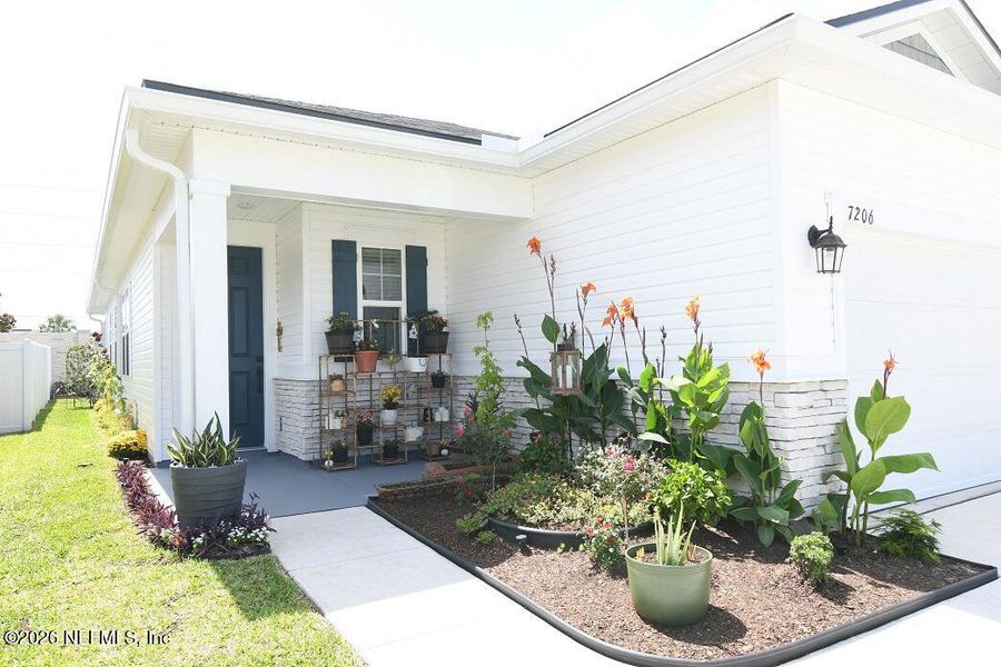 Exterior details and patio area of a home in Forest Crest, Jacksonville (Image 3).