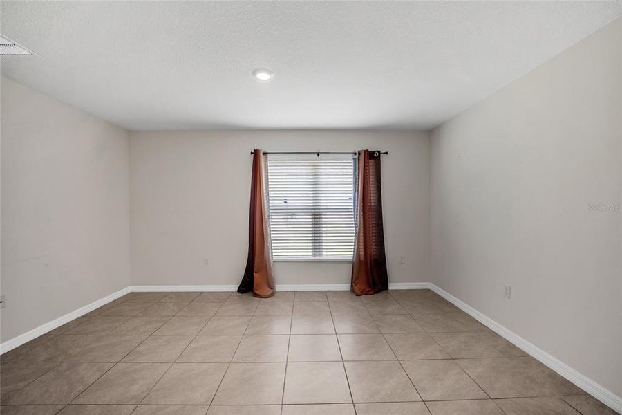 Spacious, unfurnished interior of a new home in , Ocala (Image 27).