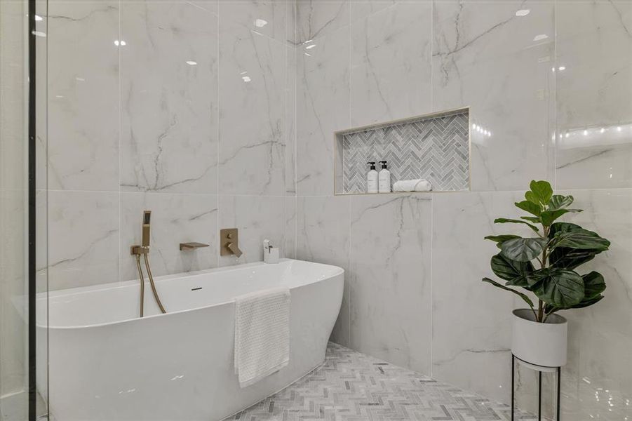 Furnished interior view inside a new home in , Southlake (Image 5).