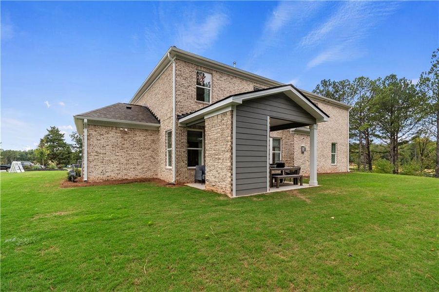 Exterior details and patio area of a home in Northcroft, Lawrenceville (Image 22).