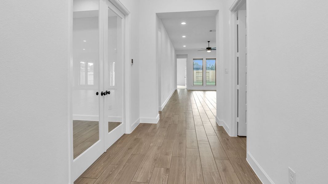 Spacious, unfurnished interior of a new home in Evergreen, Conroe (Image 20).