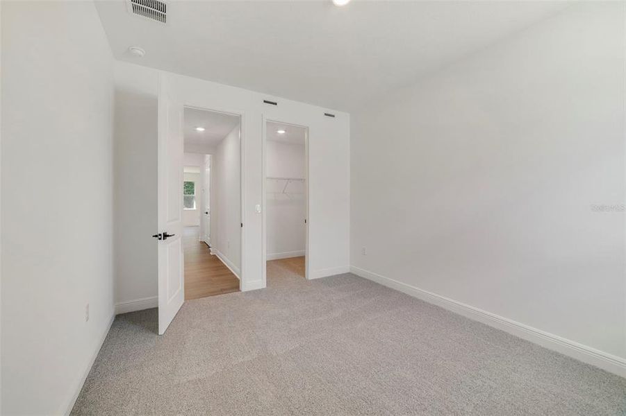 Spacious, unfurnished interior of a new home in Acuera Estates, Apopka (Image 14).