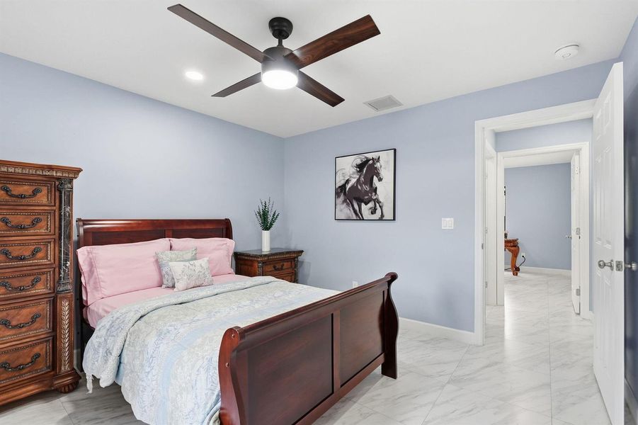 38-web-or-mls-18477_W_Sycamore_Dr_06419