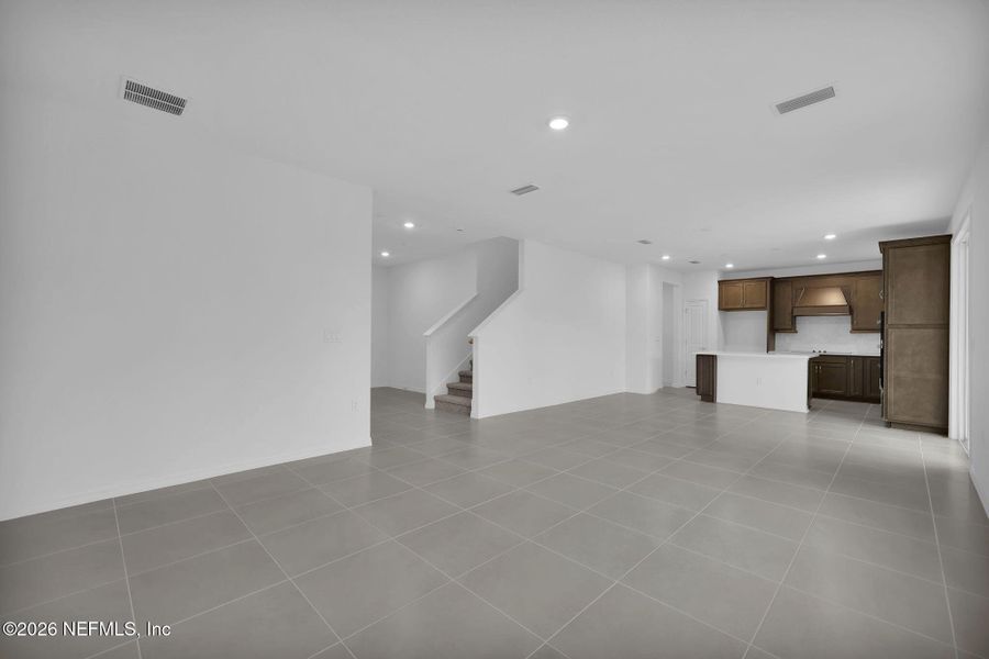 Spacious, unfurnished interior of a new home in Hyland Trail, Green Cove Springs (Image 20).