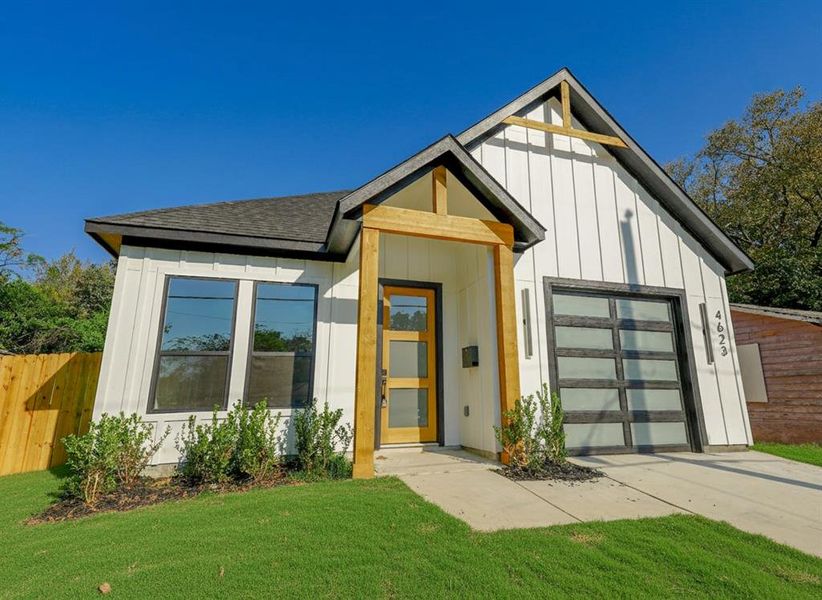 Front exterior of a new home in , Dallas, TX, highlighting curb appeal (Image 21). Front exterior of a new home in , Dallas, TX, highlighting curb appeal (Image 21).