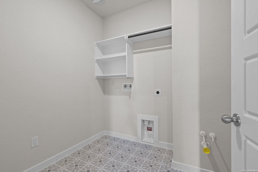 Spacious, unfurnished interior of a new home in Buffalo Crossing, Cibolo (Image 20).