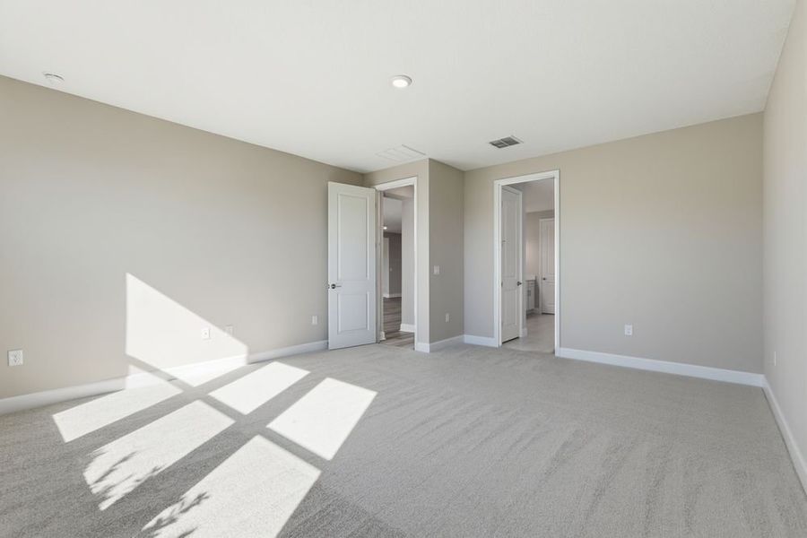 Spacious, unfurnished interior of a new home in Headwaters at Lofton Creek, Yulee (Image 26).