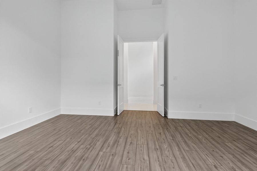 Spacious, unfurnished interior of a new home in , Palm Beach Gardens (Image 18).