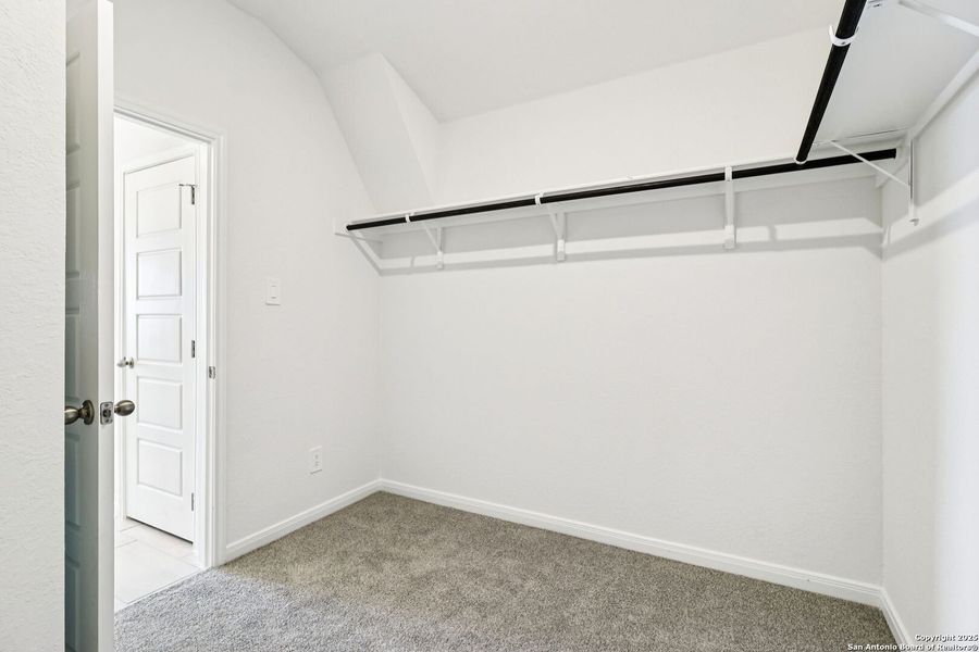 Spacious, unfurnished interior of a new home in Catalina, Converse (Image 41).