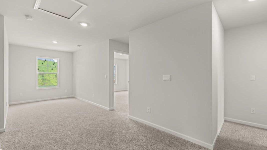 Representative unfurnished interior of a home built from the Green by D.R. Horton in Aurora Creek, Dallas (Image 19).