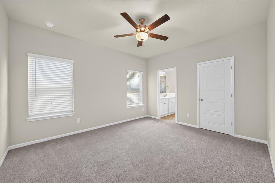 Spacious, unfurnished interior of a new home in Woodland Lakes, Huffman (Image 22).