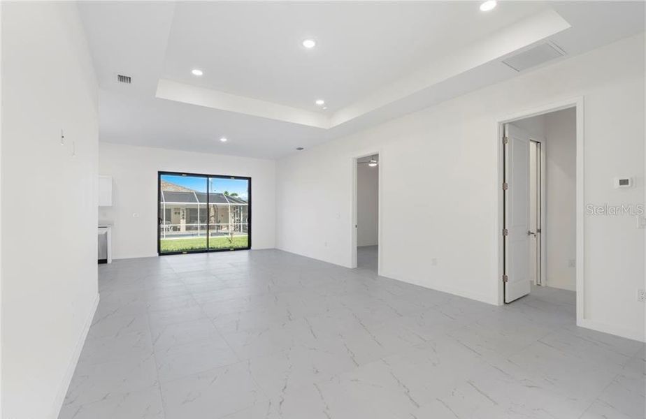 Spacious, unfurnished interior of a new home in , Cape Coral (Image 20).