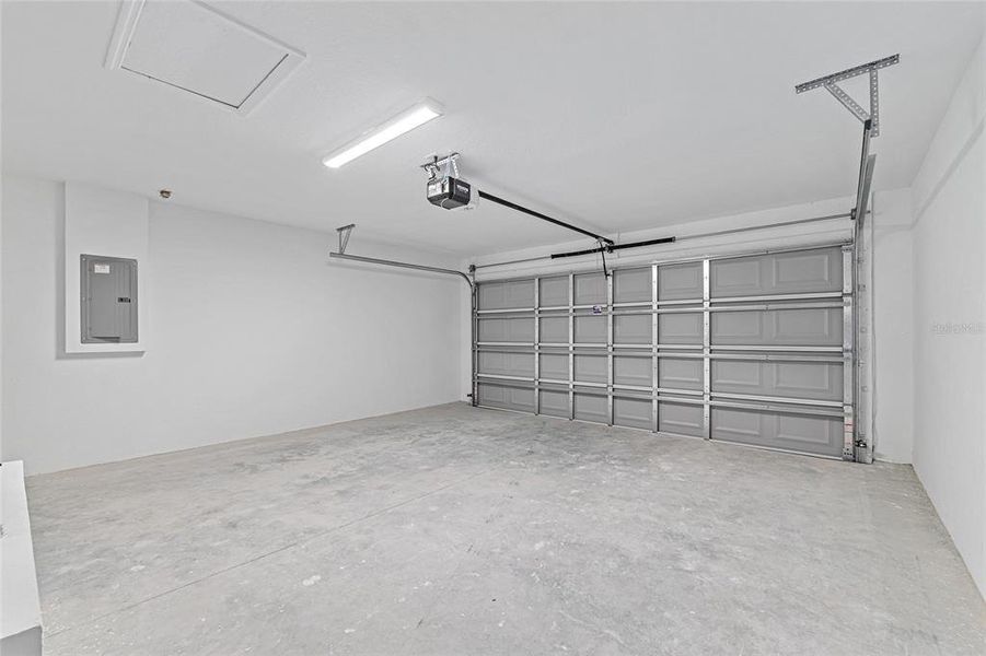 Spacious, unfurnished interior of a new home in , Citrus Springs (Image 29).