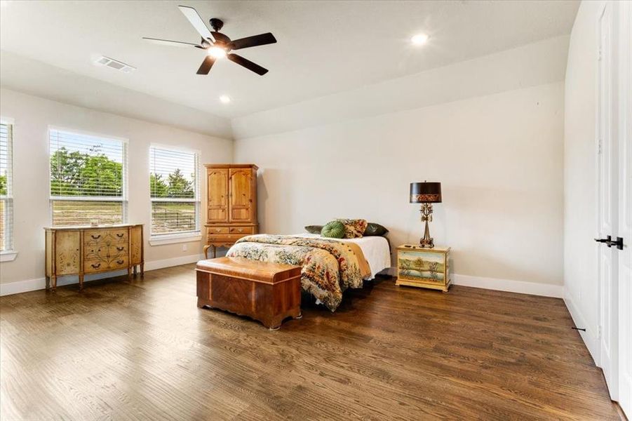 Furnished interior view inside a new home in King Crossing Estates, Van Alstyne (Image 17).