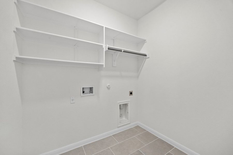 Spacious, unfurnished interior of a new home in Trinity Ranch, Elgin (Image 28).