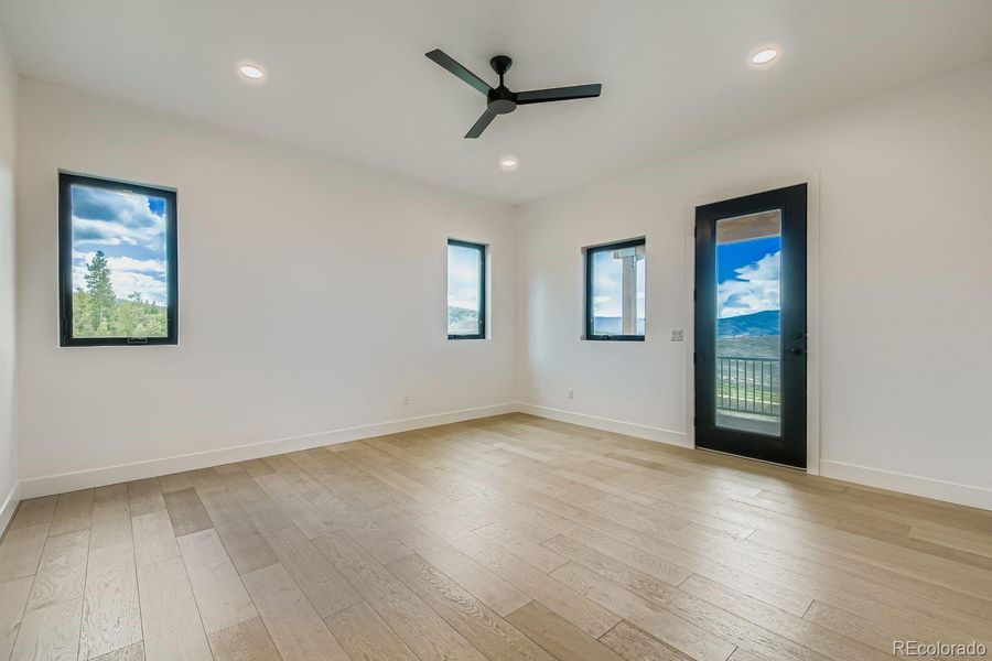 Spacious, unfurnished interior of a new home in , Granby (Image 12).