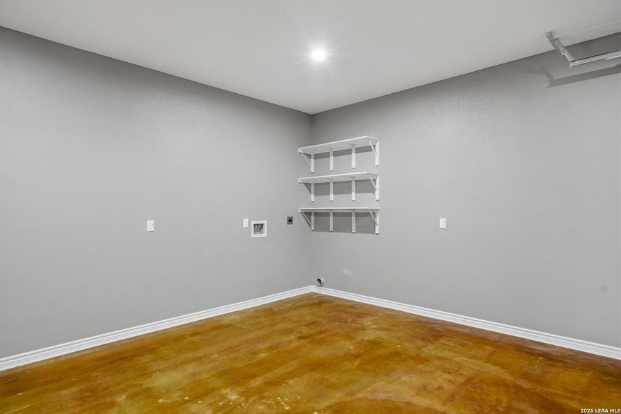 Spacious, unfurnished interior of a new home in , San Antonio (Image 34).