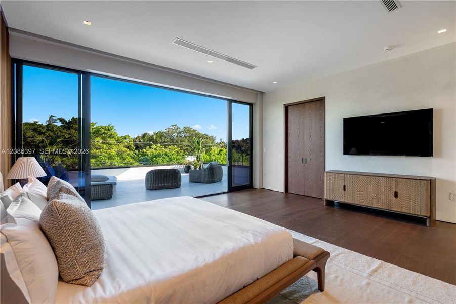 Furnished interior view inside a new home in , Miami Beach (Image 10).