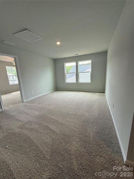Spacious, unfurnished interior of a new home in Piper Creek, Newton (Image 10).