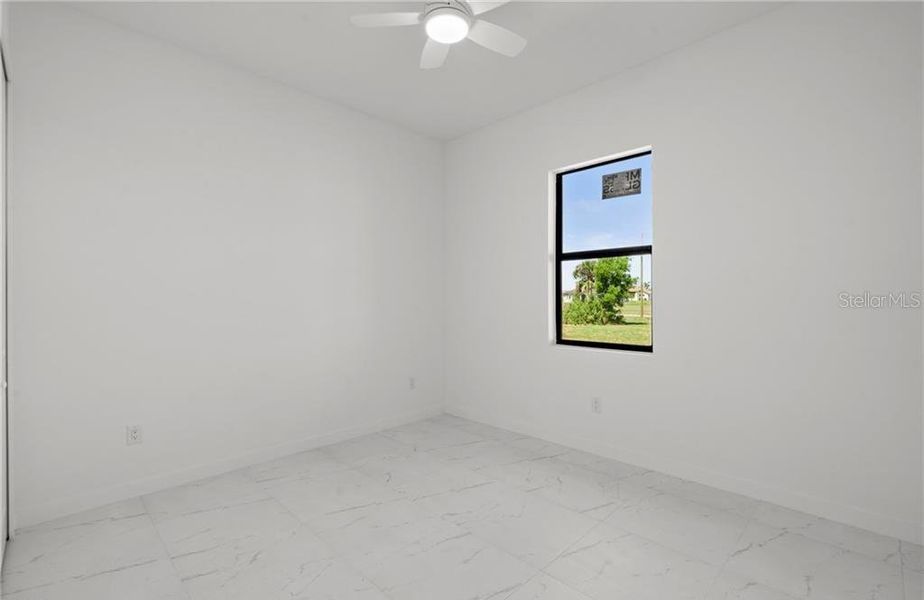 Spacious, unfurnished interior of a new home in , Cape Coral (Image 23).