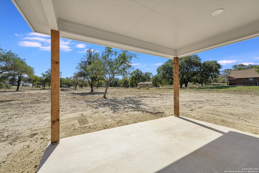 Exterior details and patio area of a home in , Natalia (Image 17).
