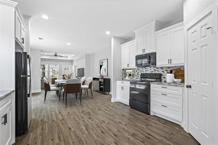 Furnished interior view inside a new home in , Denison (Image 13).