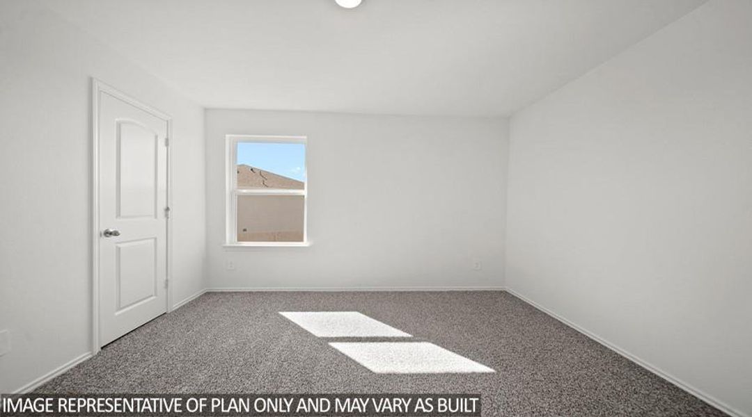 Spacious, unfurnished interior of a new home in River Ranch Trails, Dayton (Image 17).